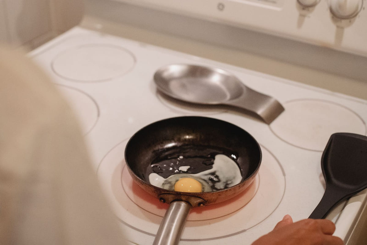 จุดแดง Thermo-Spot บนกระทะ Tefal: แค่ดีไซน์หรือตัวชี้วัดสำคัญที่คนส่วนใหญ่มองข้าม?